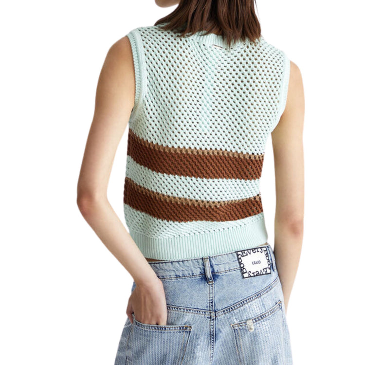 Women's top with buttons on the shoulders