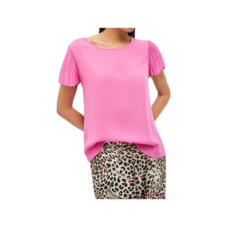 Solid color women's blouse with porthole on the back