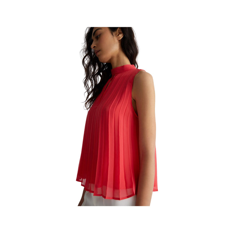 Solid color pleated women's top