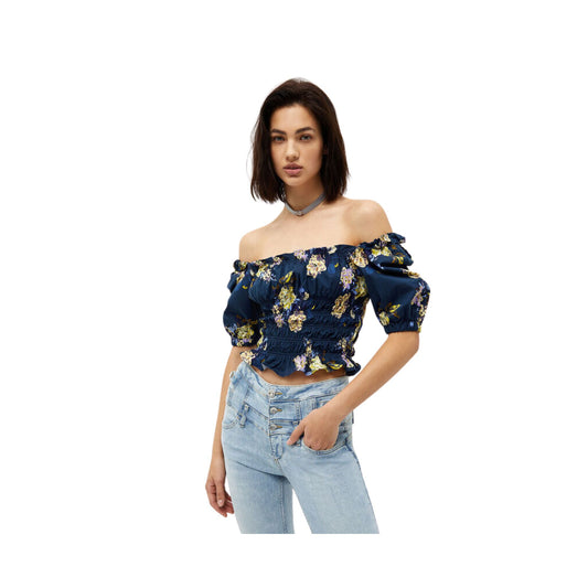 Women's top with off-the-shoulder neckline