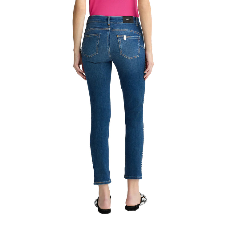 Jeans Skinny Donna con borchie applicate modella retro