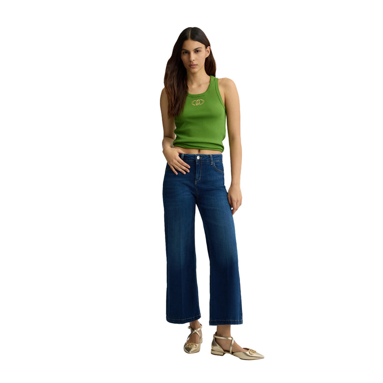 Jeans Donna cropped in blu scuro modella intera frontale