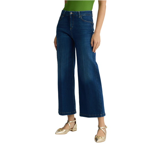 Jeans Donna cropped in blu scuro modella frontale