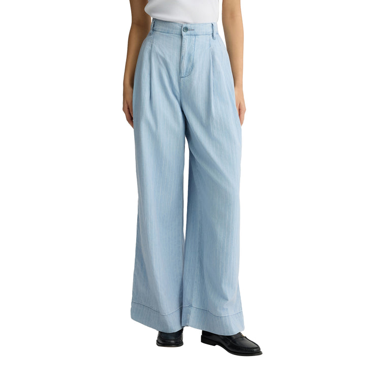 Jeans Donna in Denim gessato a palazzo modella frontale