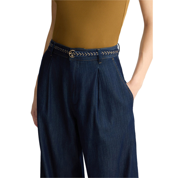 Jeans Donna a gamba ampia e vita alta modella frontale ravvicinata