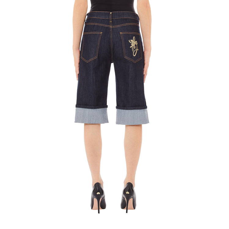 Bermuda Donna con risvolto in denim modella retro