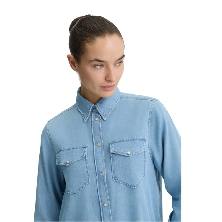 Camicia Donna in denim di misto cotone modella ravvicinata