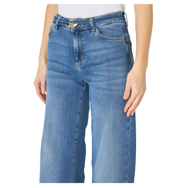 Jeans Donna Flare con cintura dettaglio ravvicinato