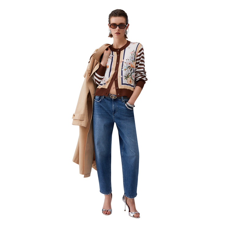 Jeans Boyfriend Donna con orlo affusolato modella intera frontale