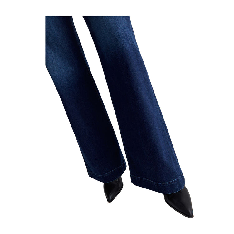 Jean femme jambe évasée et pli repassé