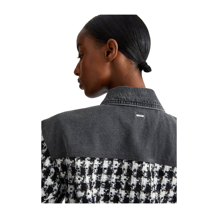 Veste femme avec étiquette en métal sur le col arrière