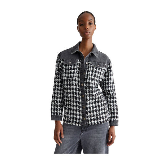 Women's jacket with metal label on the back collar