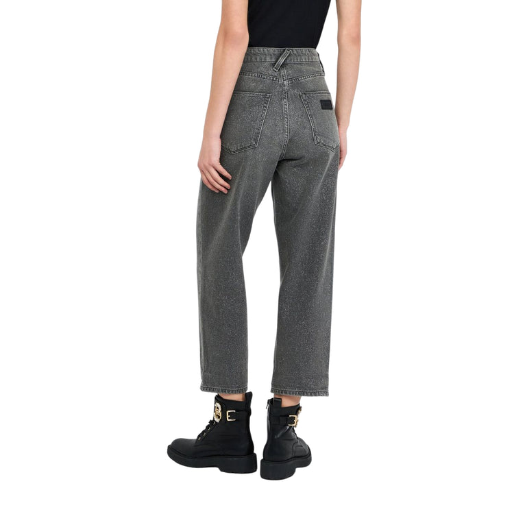 Acquista subito il Jeans da Donna, realizzato in denim di cotone, modello a cinque tasche, gamba dritta, e modello glitter firmato LiuJo su Martini 900: vieni a scoprire tutta la collezione sul nostro sito