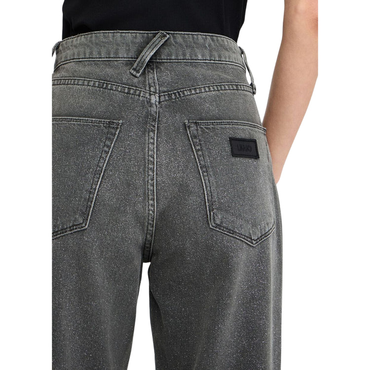 Acquista subito il Jeans da Donna, realizzato in denim di cotone, modello a cinque tasche, gamba dritta, e modello glitter firmato LiuJo su Martini 900: vieni a scoprire tutta la collezione sul nostro sito
