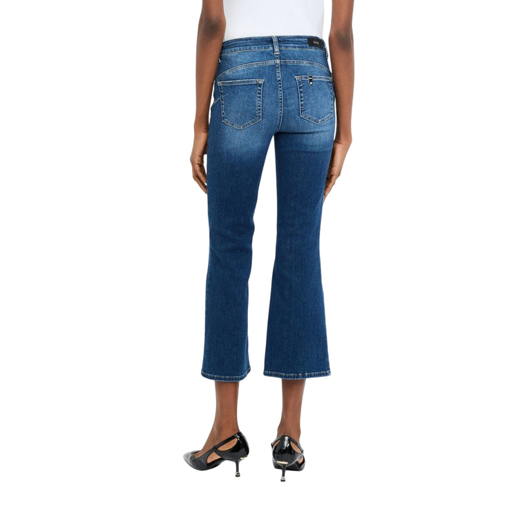 Acquista subito il Jeans Donna, realizzato in denim di cotone, modello a vita alta e gamba a zampa sopra la caviglia, firmato LiuJo su Martini 900: vieni a scoprire tutta la collezione sul nostro sito