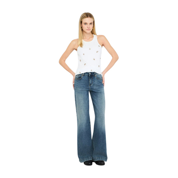 Jeans Flare Donna con lavaggio used modella intera frontale