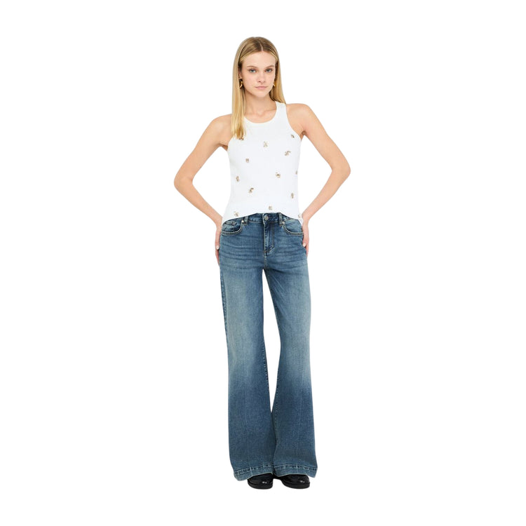 Jeans Flare Donna con lavaggio used modella intera frontale
