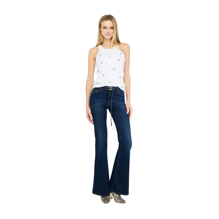 Acquista subito il Jeans Donna, in denim di cotone, a vita alta e gamba flare, modello a cinque tasche e logo di metallo sul retro, firmato LiuJo su Martini 900: vieni a scoprire tutta la collezione sul nostro sito.