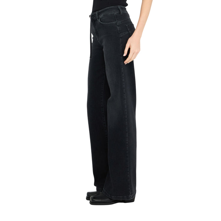 Jeans Donnaa con cintura sur ton Nero modella laterale