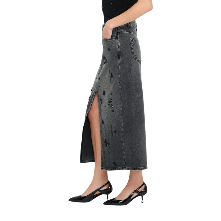 Acquista subito la Gonna Donna, realizzata in cotone, spacco sul davanti e modello a cinque tasche e logo in metallo sul retro firmata LiuJo su Martini900: vieni a scoprire tutta la collezione sul nostro sito.