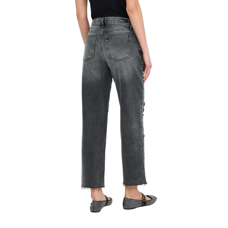 Acquista subito il Jeans Donna, realizzato in cotone e a vita bassa con gamba dritta, orlo sfrangiato e logo in metallo sul retro, firmato LiuJo su Martini 900: vieni a scoprire tutta la collezione sul nostro sito.