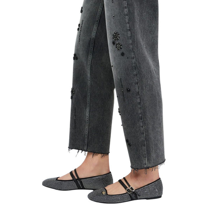 Acquista subito il Jeans Donna, realizzato in cotone e a vita bassa con gamba dritta, orlo sfrangiato e logo in metallo sul retro, firmato LiuJo su Martini 900: vieni a scoprire tutta la collezione sul nostro sito.