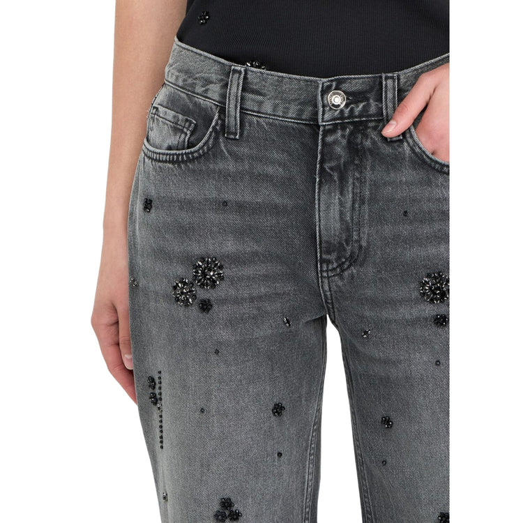 Acquista subito il Jeans Donna, realizzato in cotone e a vita bassa con gamba dritta, orlo sfrangiato e logo in metallo sul retro, firmato LiuJo su Martini 900: vieni a scoprire tutta la collezione sul nostro sito.