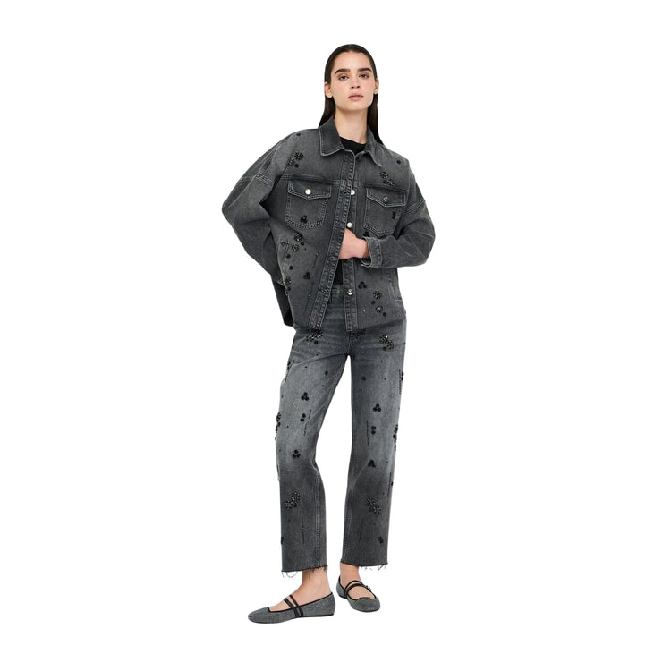 Acquista subito il Jeans Donna, realizzato in cotone e a vita bassa con gamba dritta, orlo sfrangiato e logo in metallo sul retro, firmato LiuJo su Martini 900: vieni a scoprire tutta la collezione sul nostro sito.