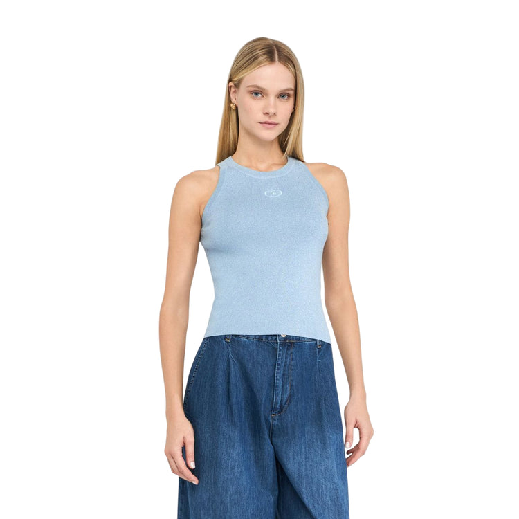 Top Donna in maglia lurex con scollo tondo Celeste modella frontale