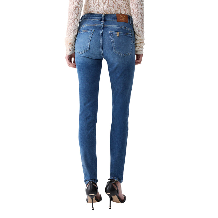 Jeans Donna con gamba skinny modella retro