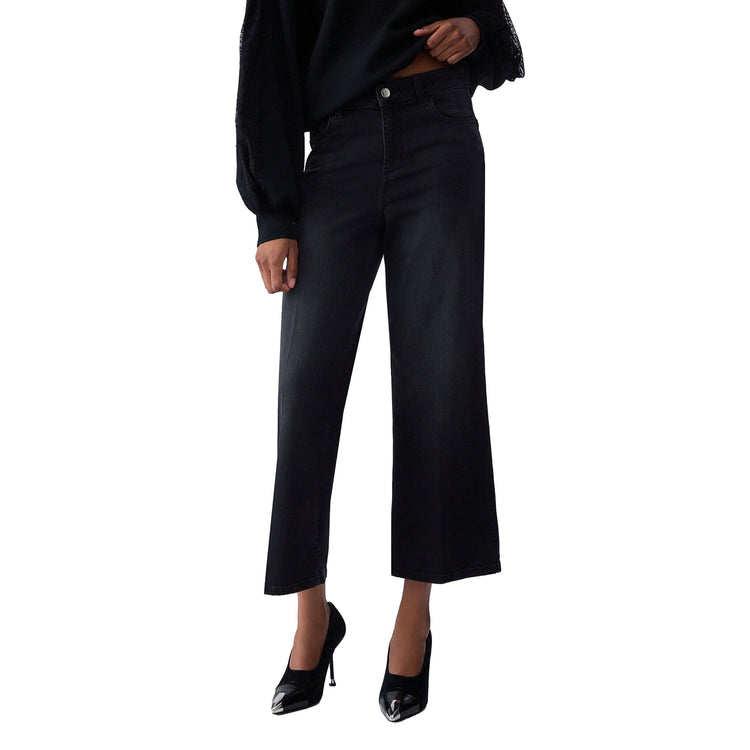 Pantalone Donna flare cropped in denim nero modella frontale