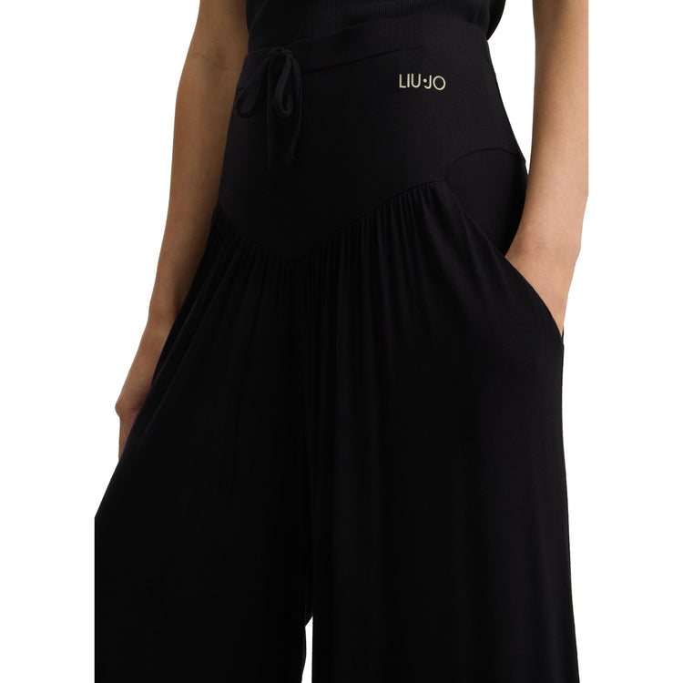 Pantaloni Donna in jersey a palazzo Nero modella frontale ravvicinata