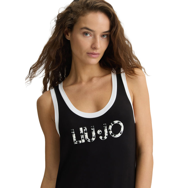 Abito lungo Nero da donna con logo frontale modella frontale ravvicinata