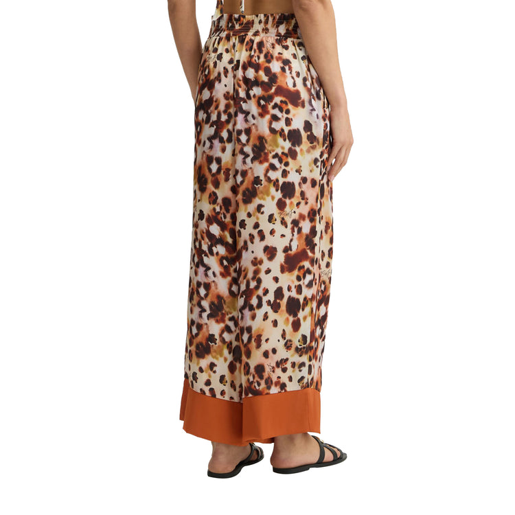 Pantaloni Donna in raso stampato animalier modella retro