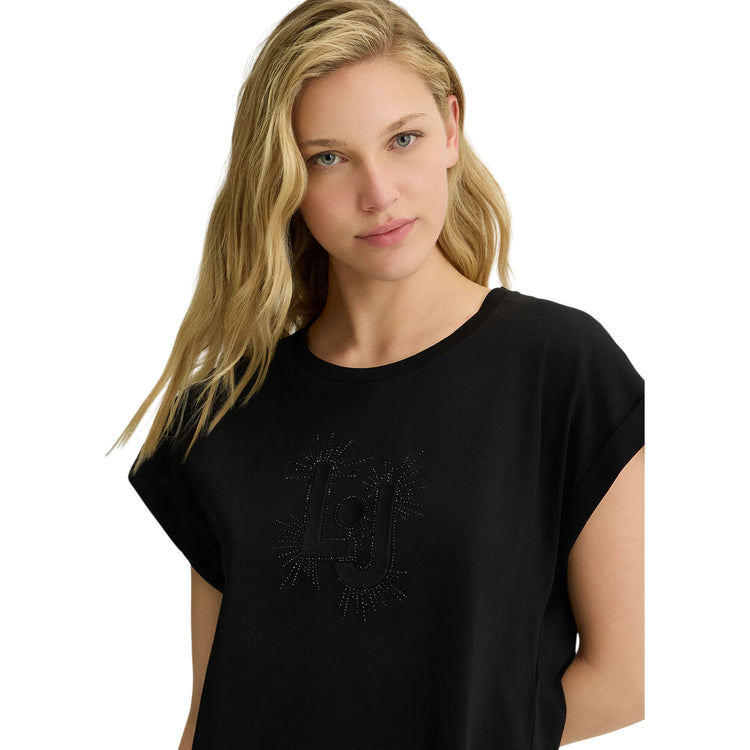 T-shirt nera da donna con logo ricamato e strass modella frontale ravvicinata