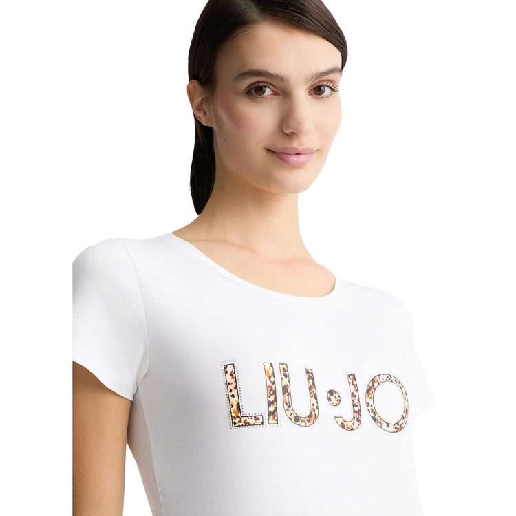 T-shirt bianca da donna con logo e strass modella frontale ravvicinata