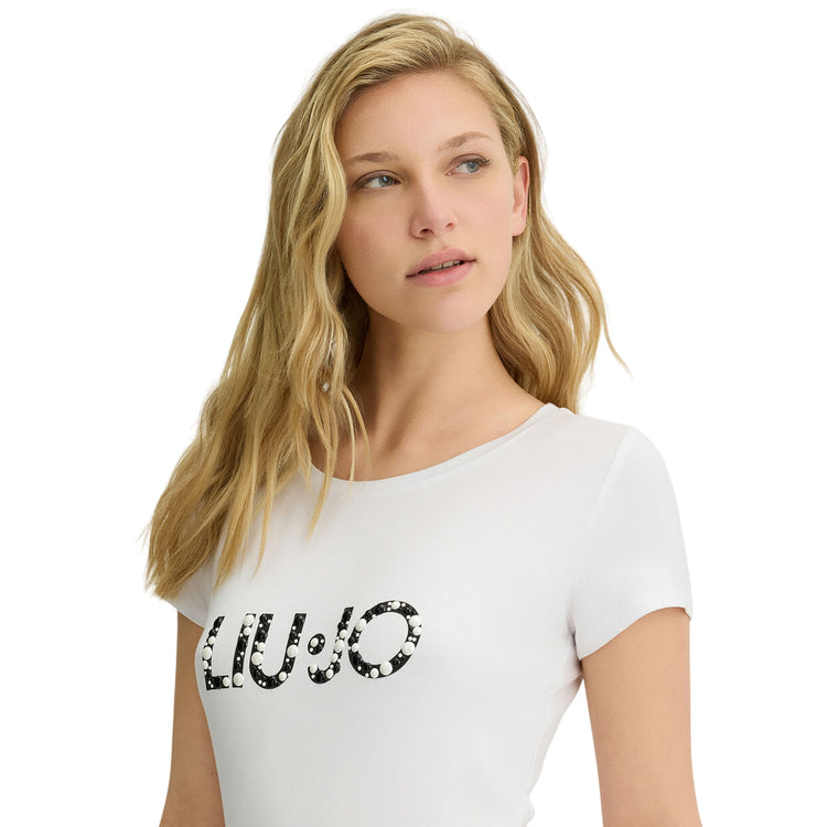T-shirt bianca da donna in viscosa con logo modella frontale ravvicinata