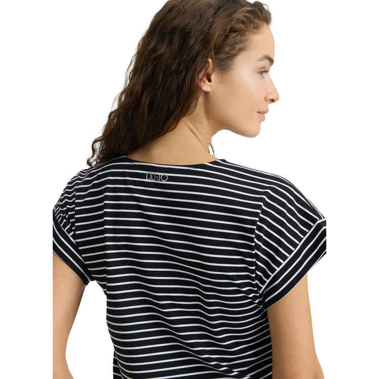 T-shirt a righe Donna con maniche ad aletta modella retro ravvicinata