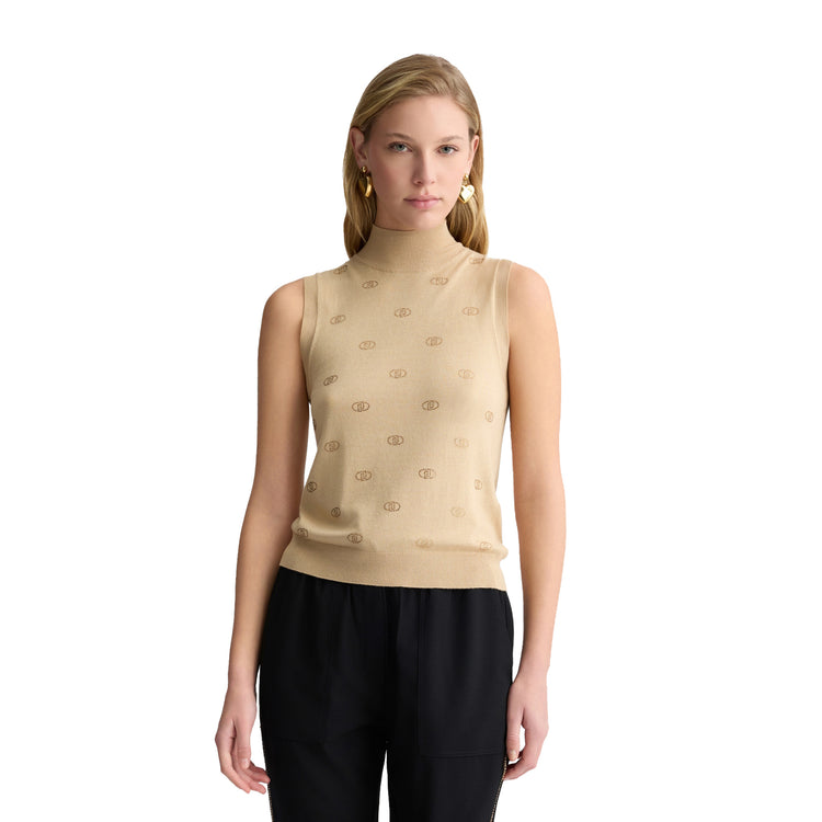 Top Donna in maglia beige con logo e strass modella frontale