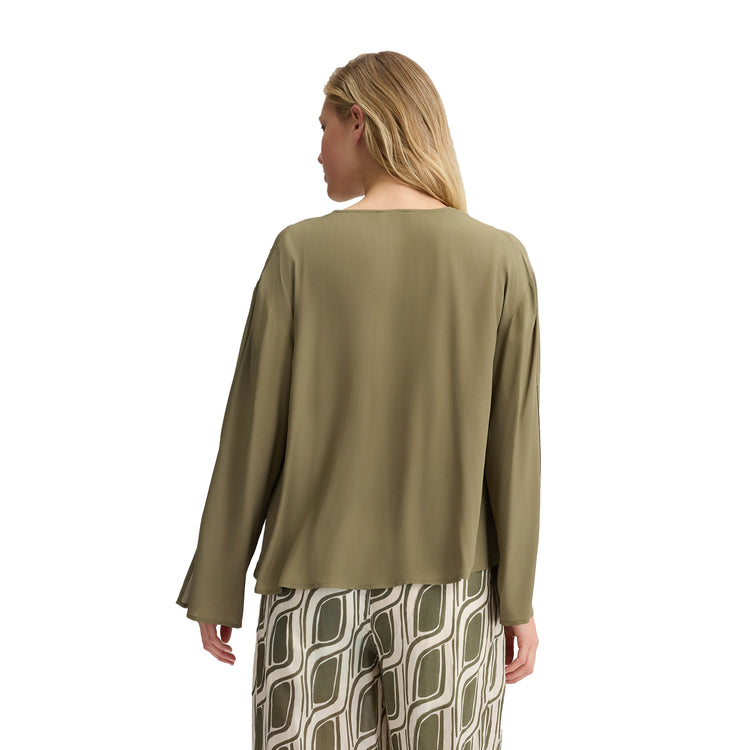 Blusa Donna in crêpe Verde modella retro