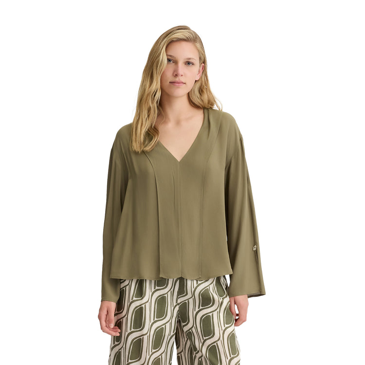 Blusa Donna in crêpe Verde modella frontale