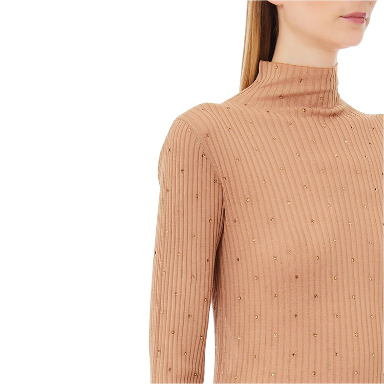 Maglia Donna a collo alto con strass Beige dettaglio modella ravvicinata