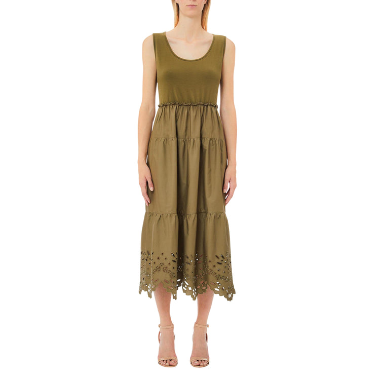 Abito Donna Verde con ricami al fondo modella frontale