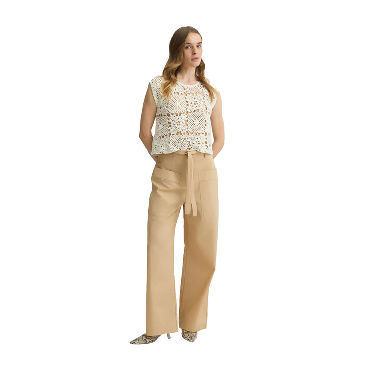 Top Donna in maglia crochet Bianco modella intera frontale