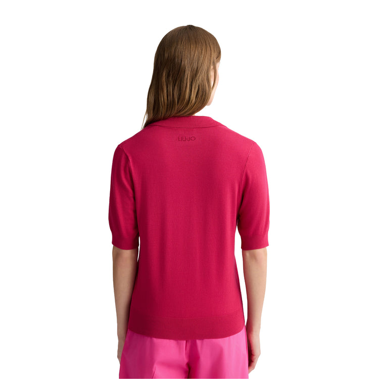 Maglia Donna Fucsia con collana di perle modella retro