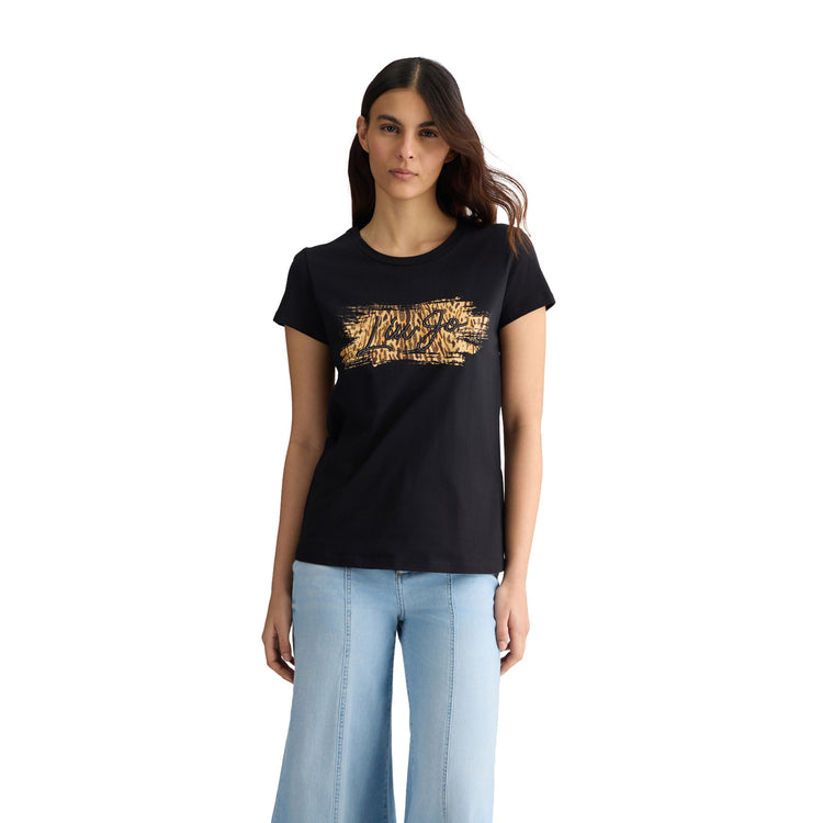 T-shirt Donna nera con stampa animalier modella frontale