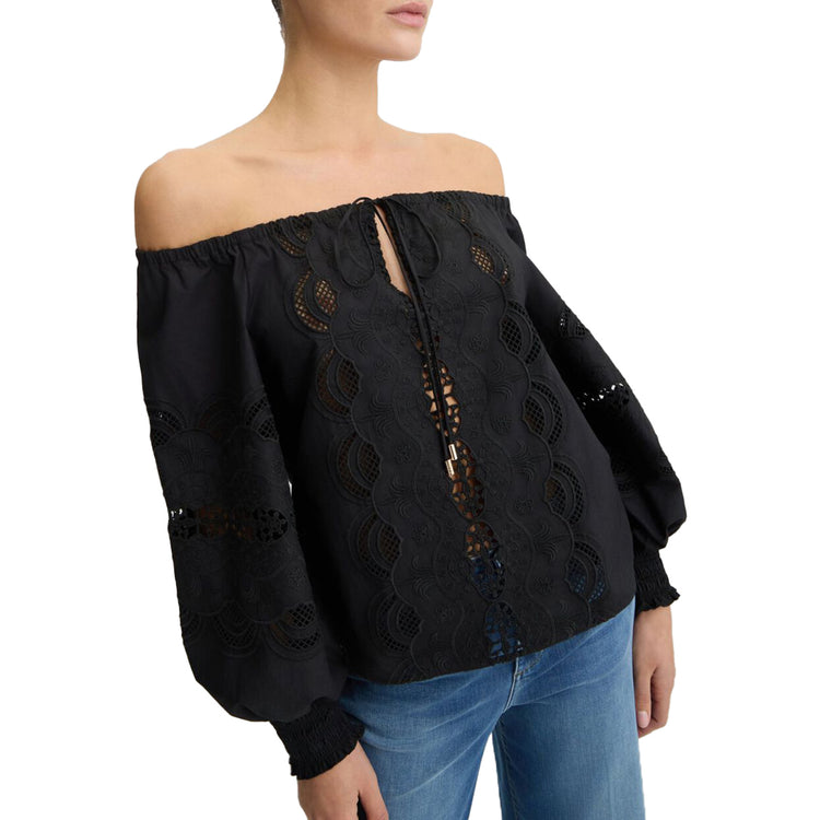 Blusa donna in cotone nero con ricami modella frontale