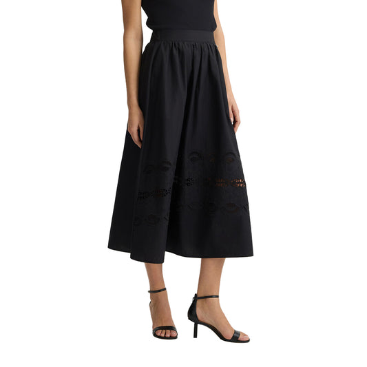 Gonna lunga da donna in cotone nero con ricami modella frontale