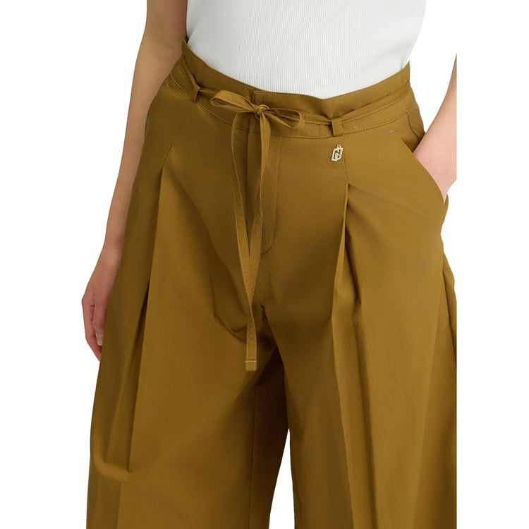 Pantaloni Donna Cropped in cotone marrone dettaglio ravvicinato della vita