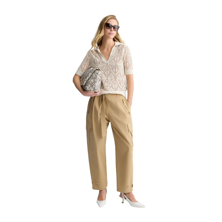 Pantaloni Donna cropped cargo Beige modella intera frontale